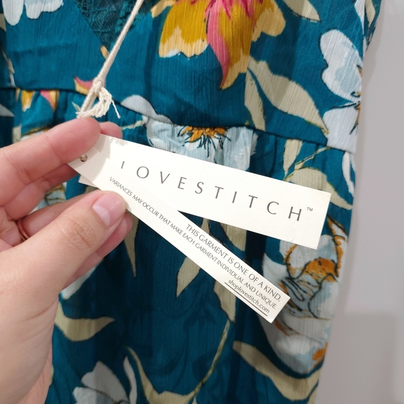 ✨️4/$20. Spring Floral Teal Sleeveless Cami Top, Lace Detail, Back Button Detail - Picture 11 of 16